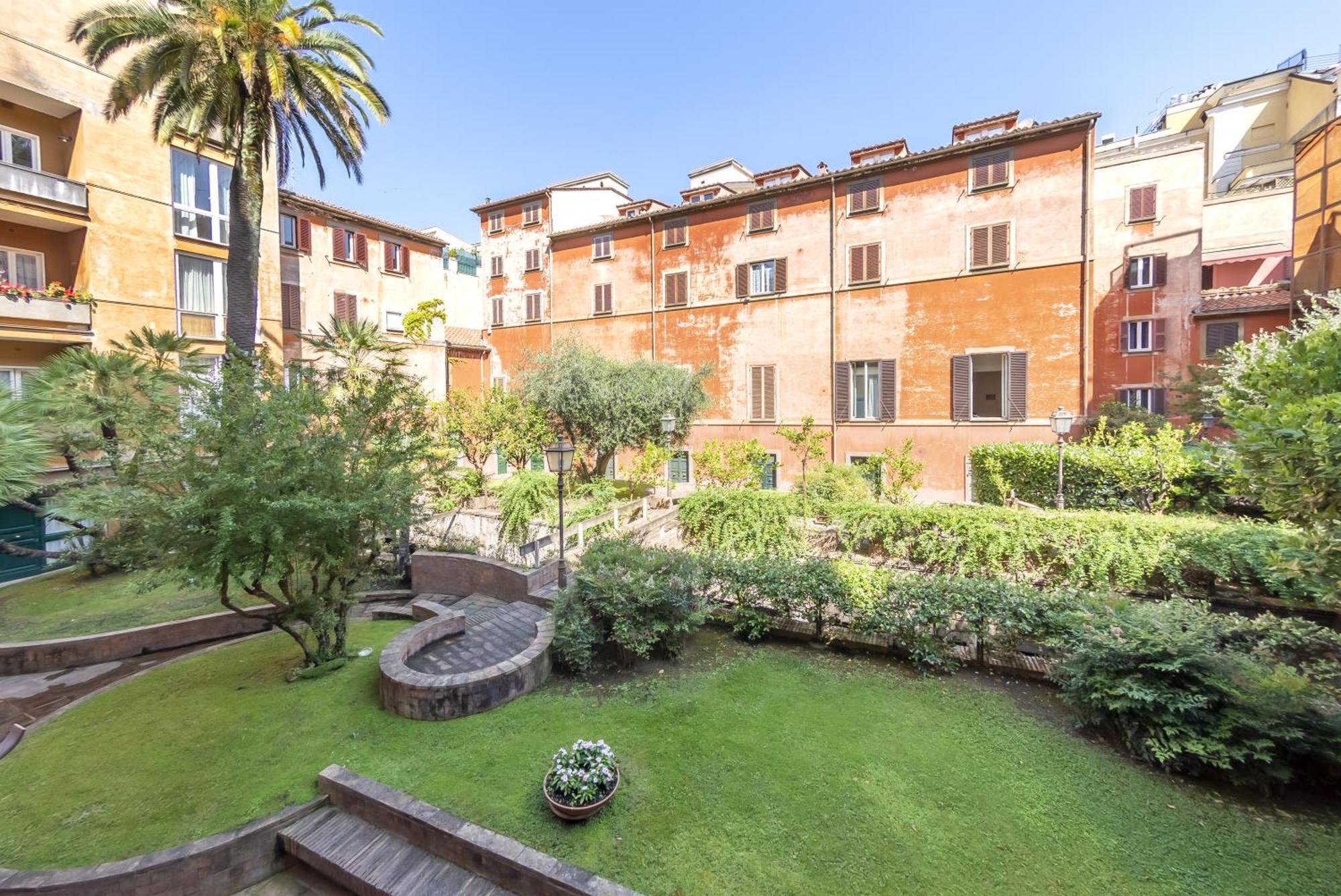 Saturno In Trevi Apartment Рим Екстериор снимка