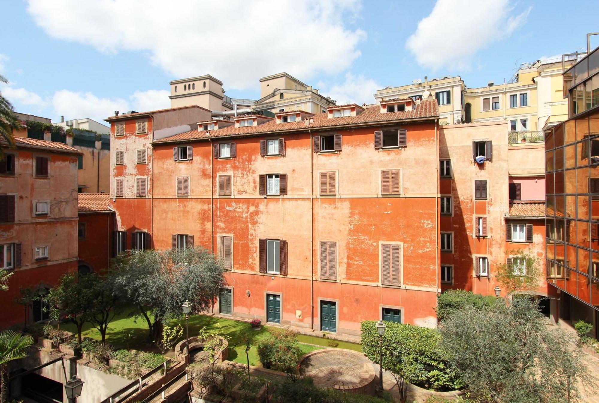 Saturno In Trevi Apartment Рим Екстериор снимка